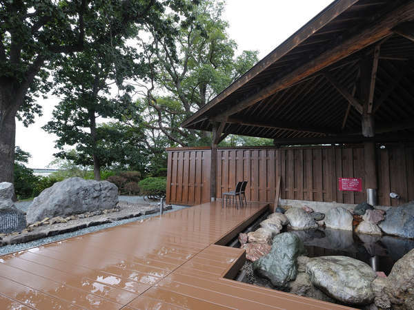 Open-air bath